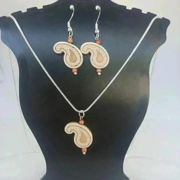 White Howlite Turquoise Paisley Necklace and Earrings - Picture 2 of 5